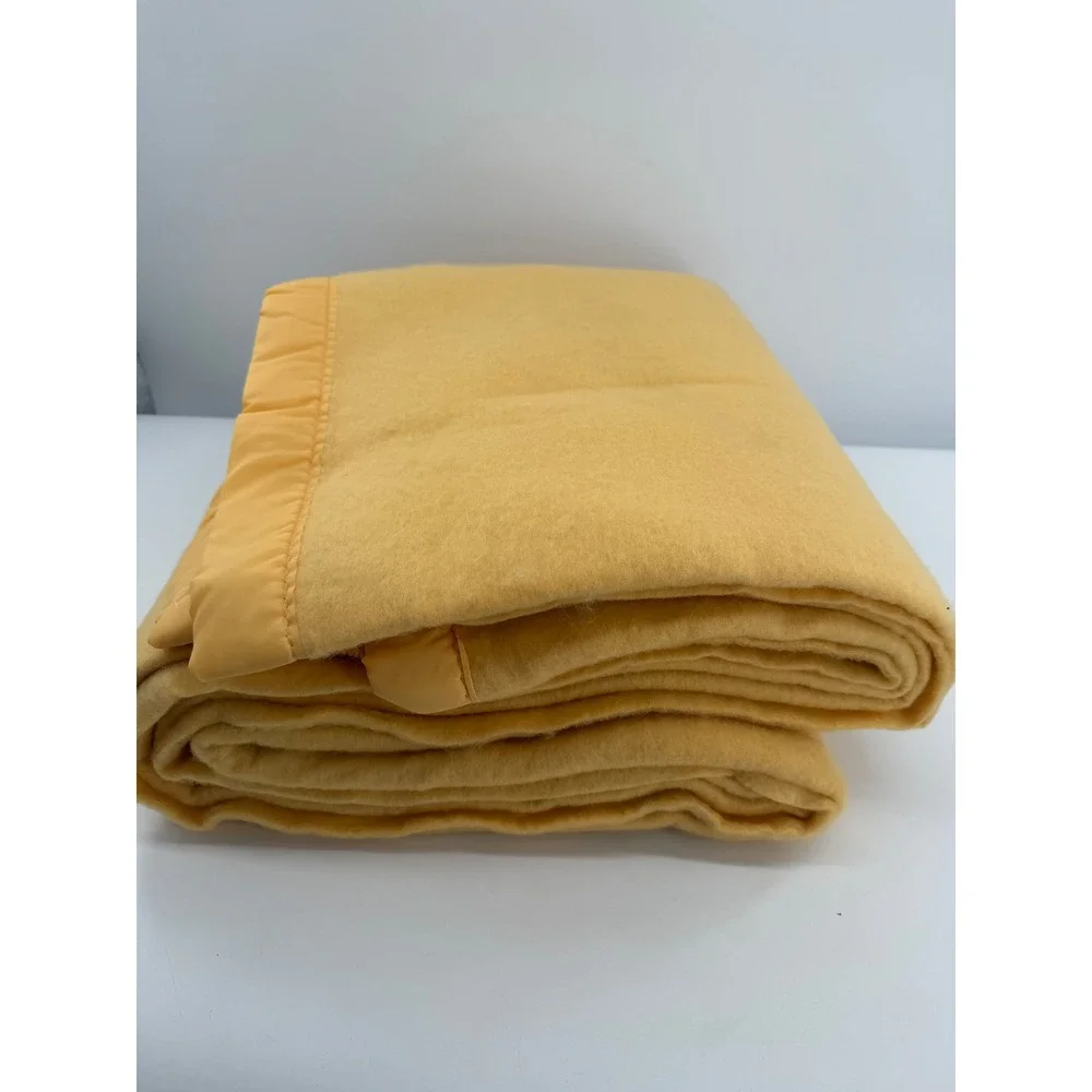 Fieldcrest Century 21 Blanket Full Size Yellow Vintage Acrylic NylonBinding New